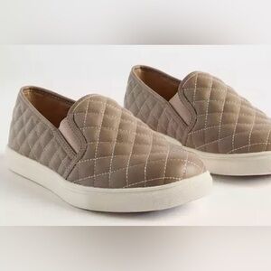 ✨Mossimo Supply Co. quilted canvas shoes✨